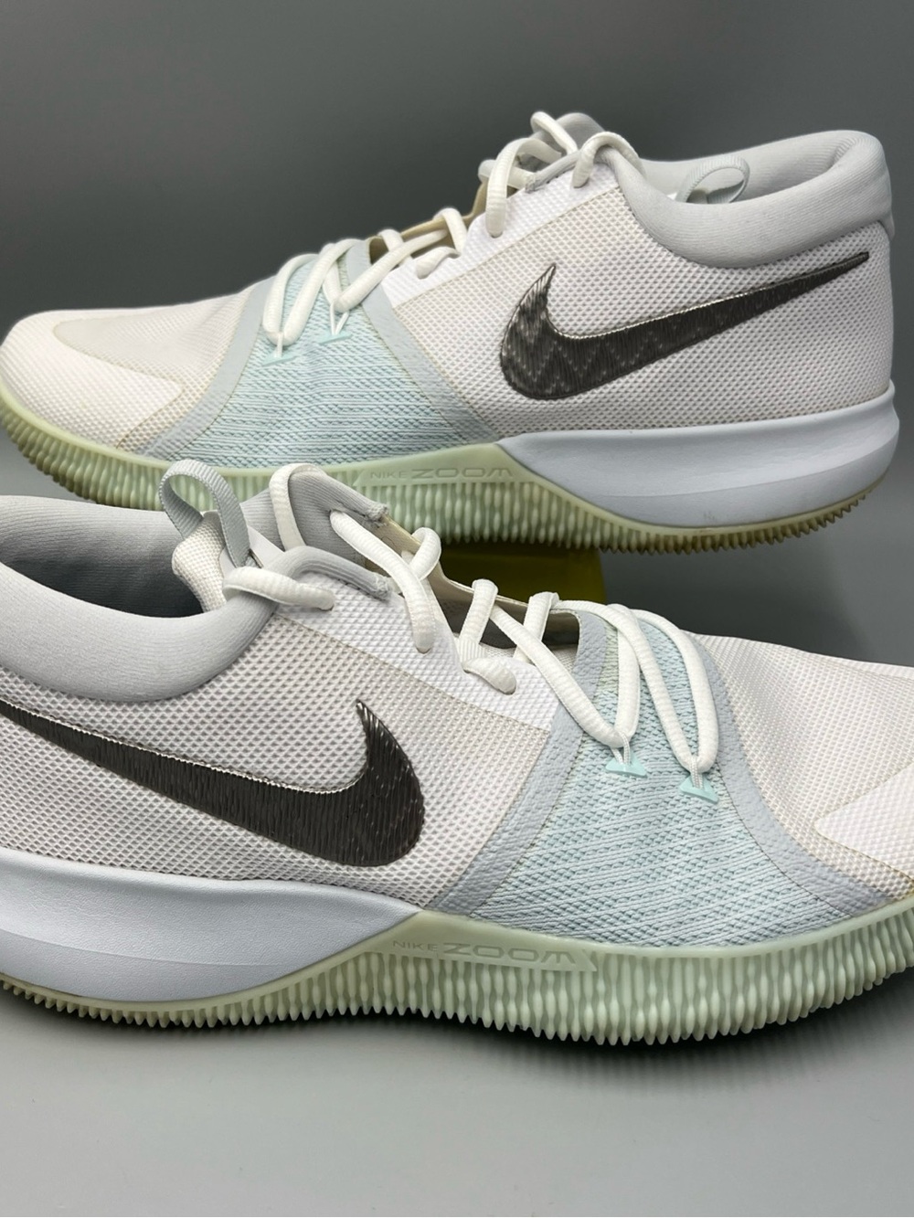 2017 Nike Men's Zoom Assersion Basketball Shoes. Sz 11. 917505-104